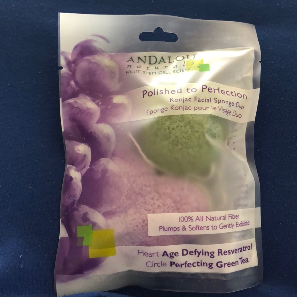 Exfoliating facial sponges